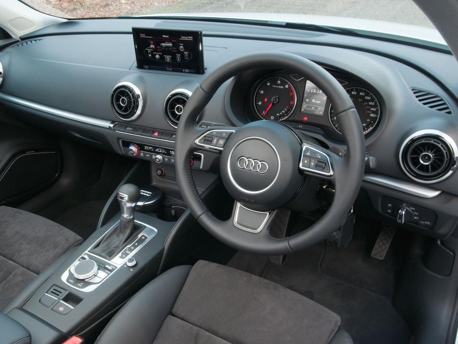 Торпедо Audi A3 Sportback 1.8T (8V) 2013 года  (UK) (фото 11 из 11)